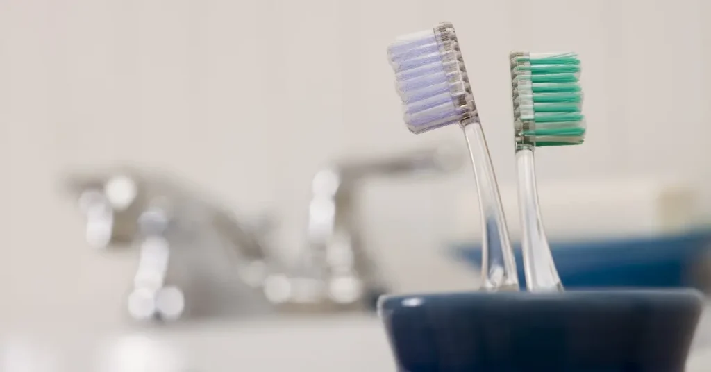 do-you-wet-toothbrush-before-brushing-3-1686081236146