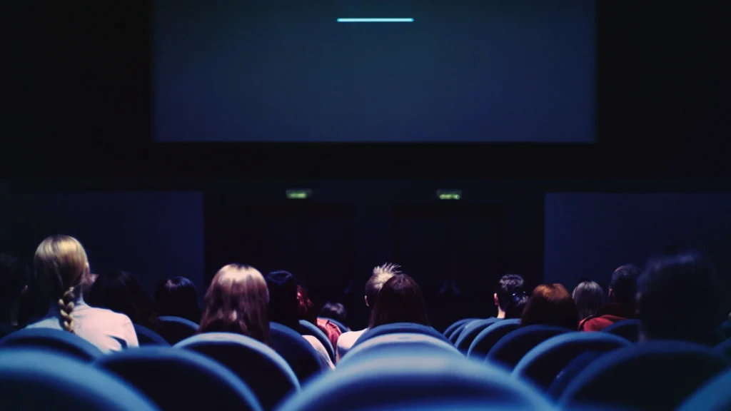 p-1-amazon-is-looking-to-acquire-a-brick-and-mortar-movie-theater-chain